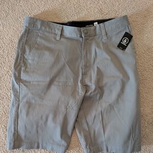 NWT Volcom Men's Flat-Front Shorts